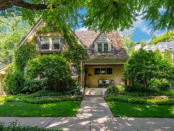 3rd image of 2404 Ashland Ave