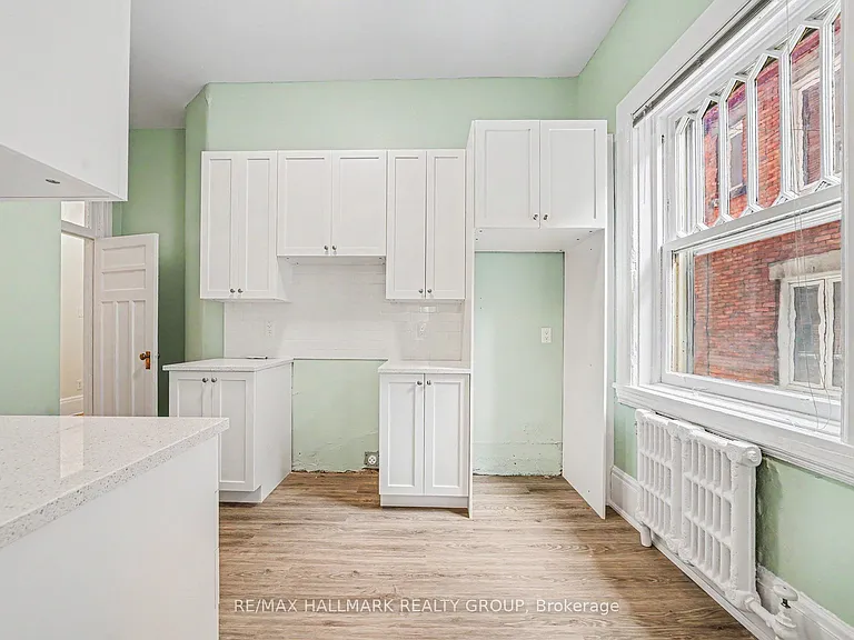 413 Elgin St #4 — Photo 10