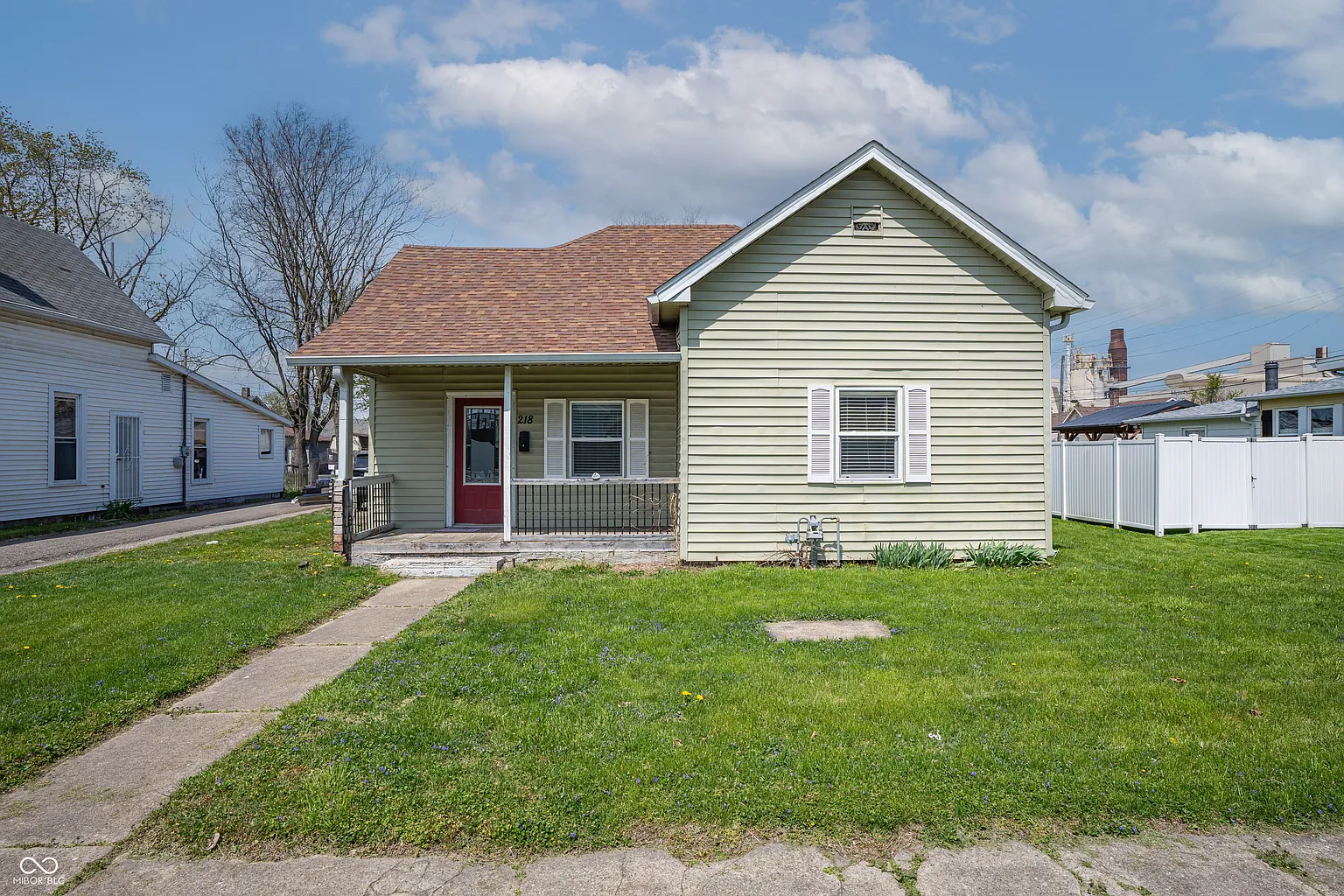 218 E Mechanic St photo 1