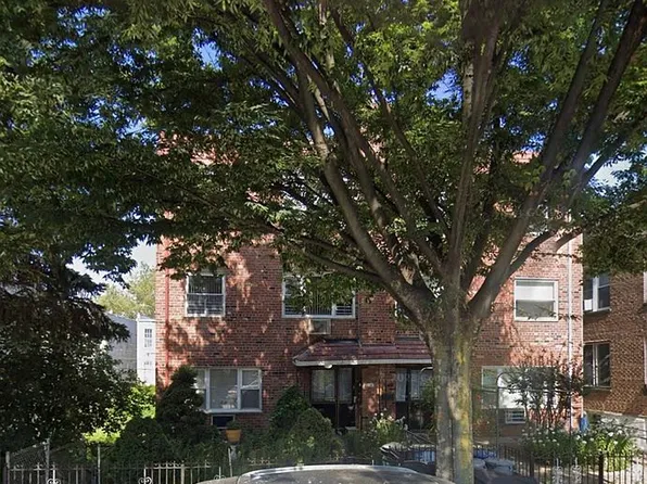 3242 45th St, Long Island City, NY 11103