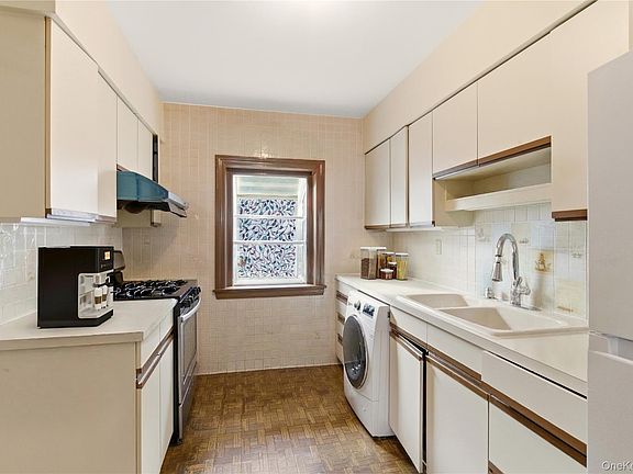 4th image of 56-20 217th Street