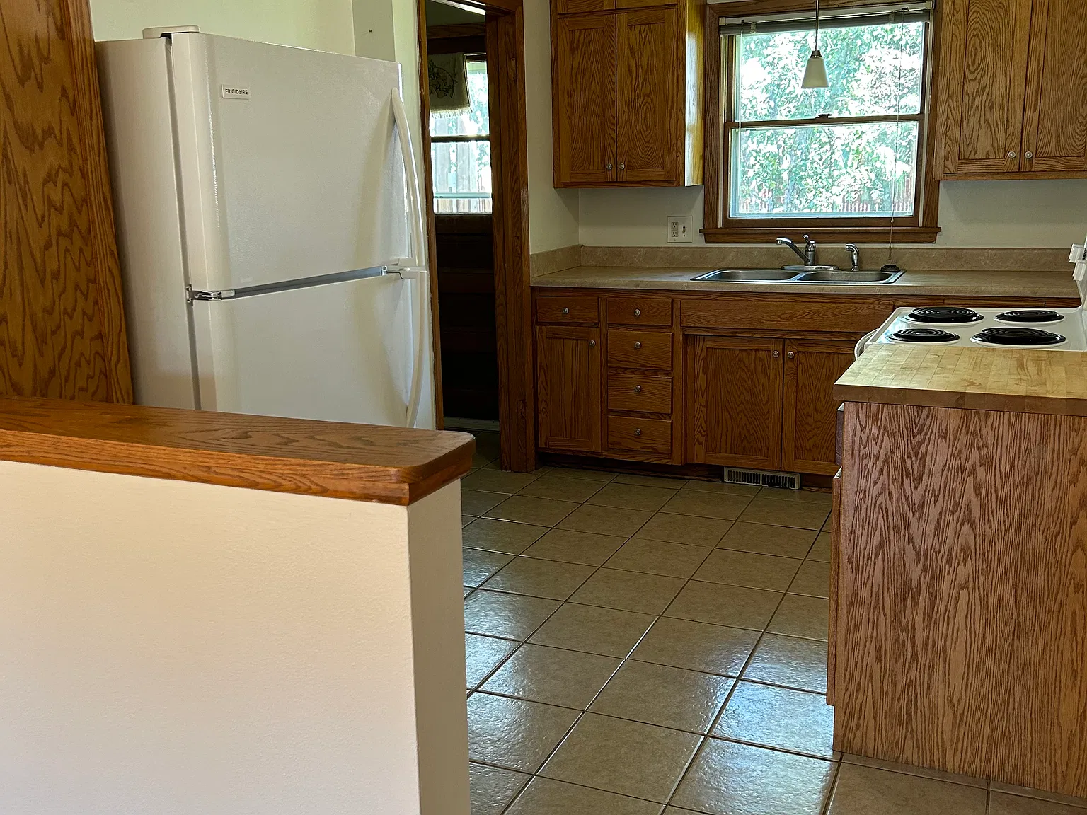 3 bed, 1400 sqft, $1,925 — Photo 3