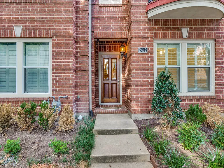 2412 Worthington St — Photo 22