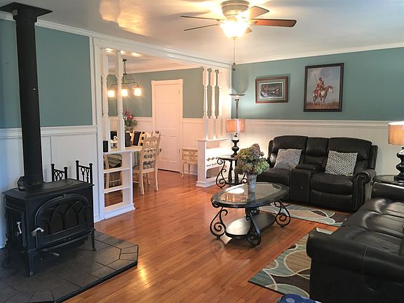 2nd image of 1515 Henrys Ln