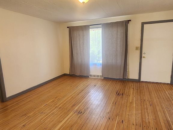 2nd image of 1902 Garfield St