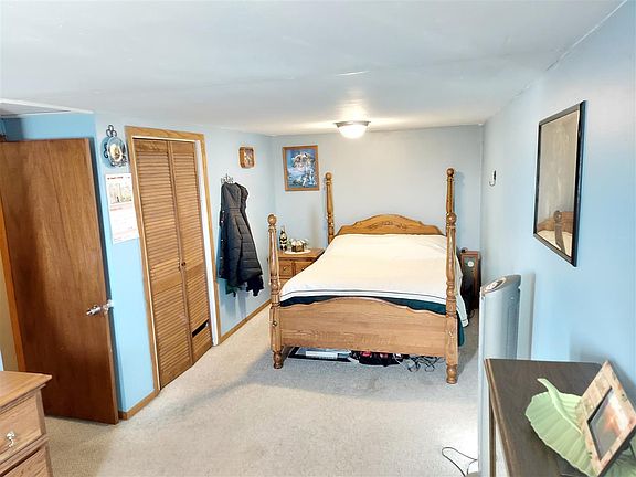 4th image of 307 N Van Buren St