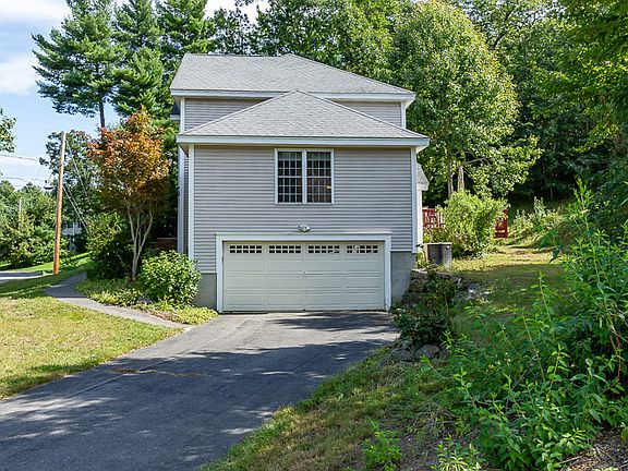 3rd image of 26 White Oak Dr