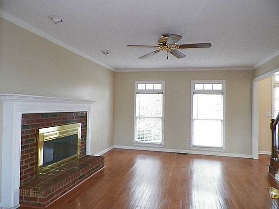 4th image of 672 Golden Brook Ct
