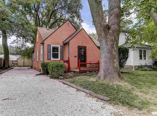 609 W Spruce St, Chatham, IL 62629