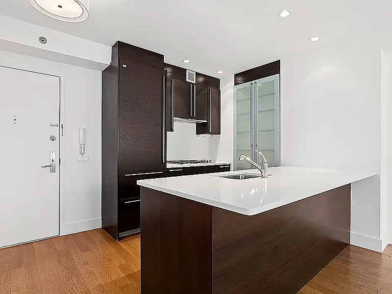 464 W 44th St #8B — Photo 2