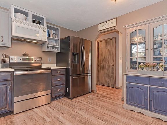 4th image of 54 Cheryl Cir