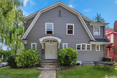 5046 19th Ave NE Photo 1