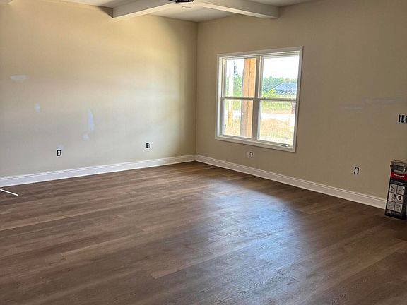 4th image of 60015 Elm St