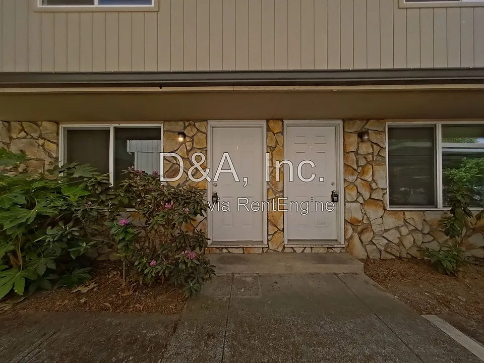 108 NE Conifer Blvd #2