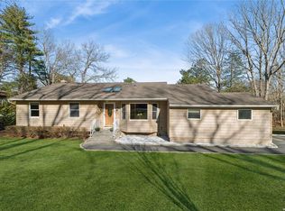 7 Cleveland Pl, Smithtown, NY 11787