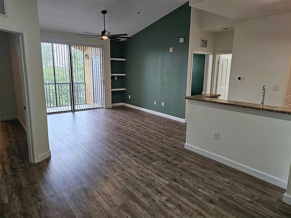 2 bed, 2.0 bath, 1080 sqft, $1,995 — Photo 2