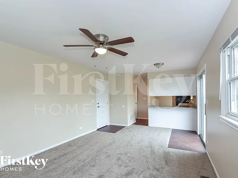 990 Chelsea Ln — Photo 9