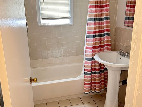 5th image of 185 Goldsmith Ave #2