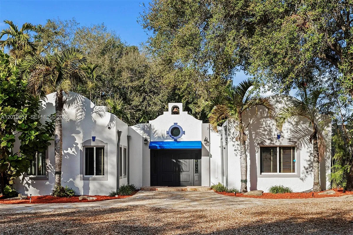 Building Photo - 7975 Sunset Dr #7975