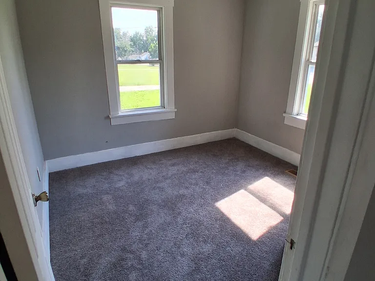 1180 N Summit Ave — Photo 9
