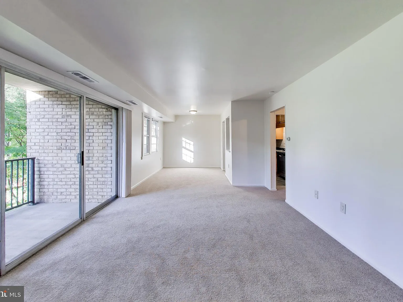2 bed, 1.5 bath, 999 sqft, $2,000 — Photo 4