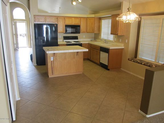 5th image of 1094 W Chilton Dr