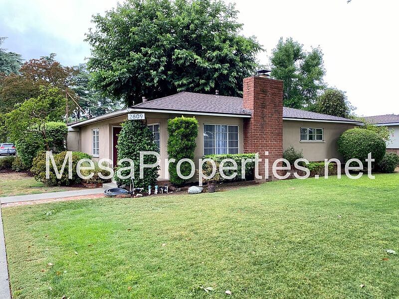 1st image of 2609 2nd St