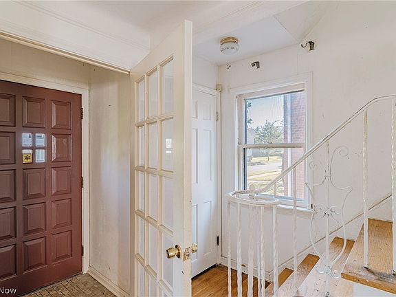 3rd image of 3826 Grosvenor Rd