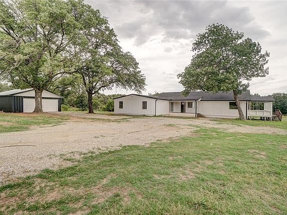 4th image of 22382 Davis Dr