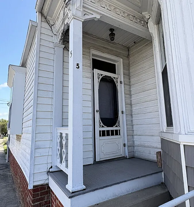 408 E Market St #5