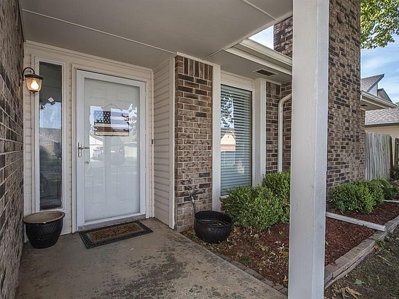 3rd image of 704 S Willowood Dr
