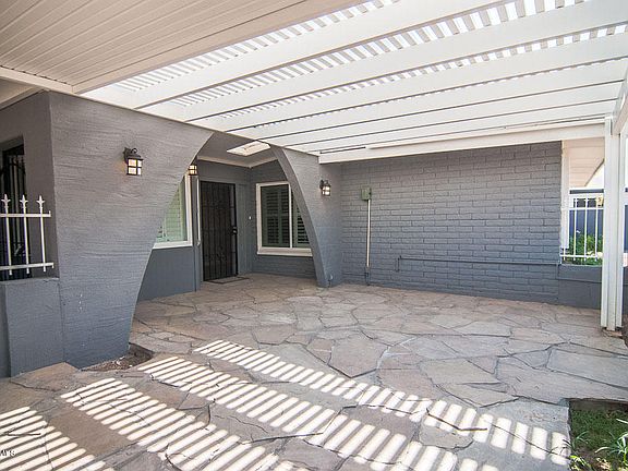 3rd image of 3735 E Sahuaro Dr