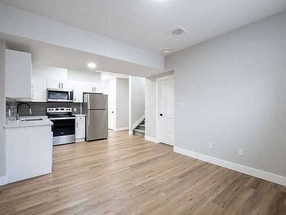 5th image of 32 Meadowview Dr