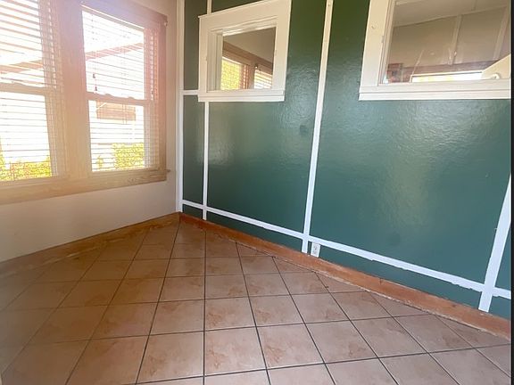 3rd image of 2055 Grove Ave