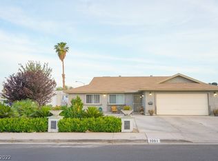 3991 Meadowglen Dr, Las Vegas, NV 89121