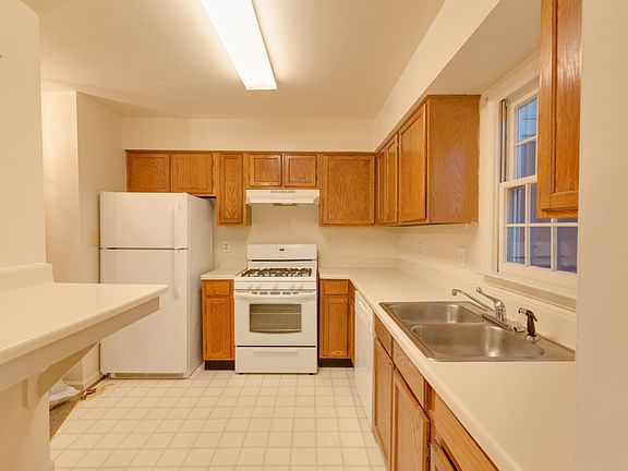 3rd image of 1402 Minor Ridge Ct