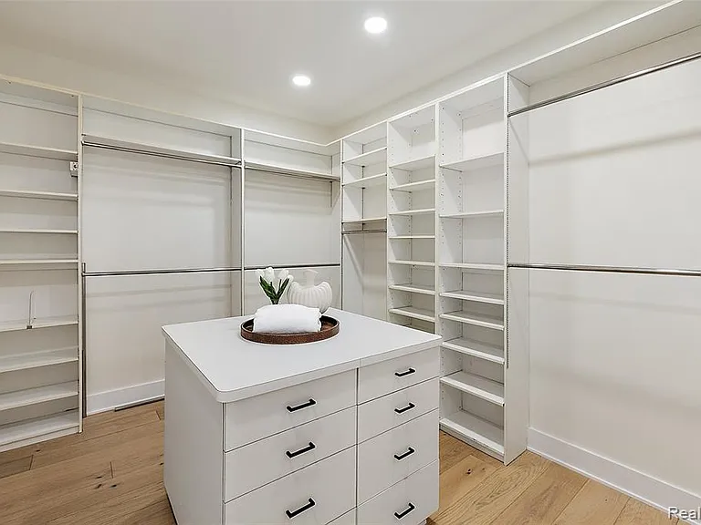 1756 Alexander Dr — Photo 18