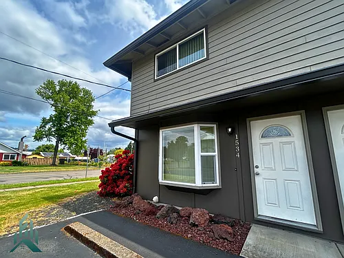 1534 College St Photo 1