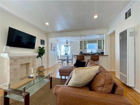 3rd image of 938 6th St APT 7