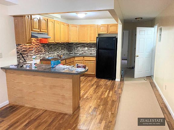 3rd image of 14 Suydam Pl #1