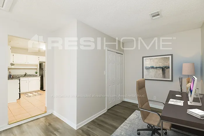 8154 Huntington Dr — Photo 6