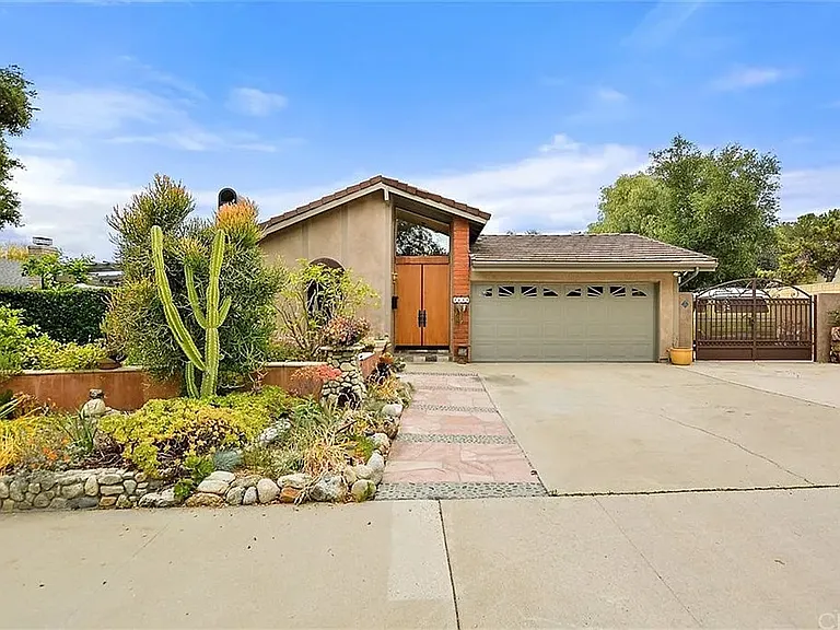 2433 San Jacinto Ct — Photo 1