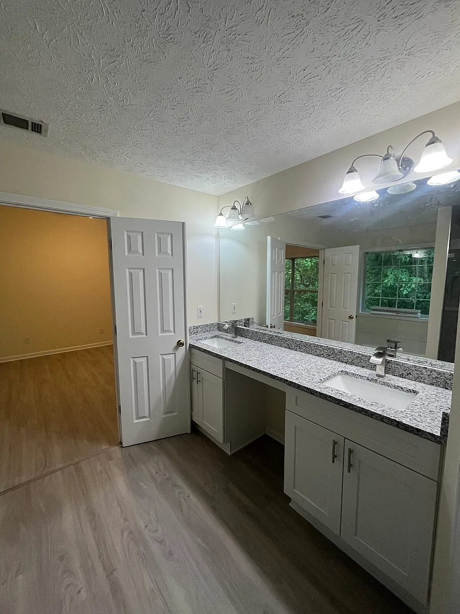 master bath - 1600 Highland Farm Dr