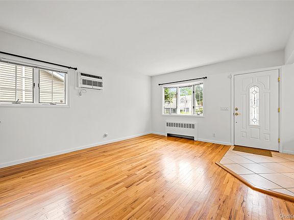 3rd image of 54 Edgewood Road