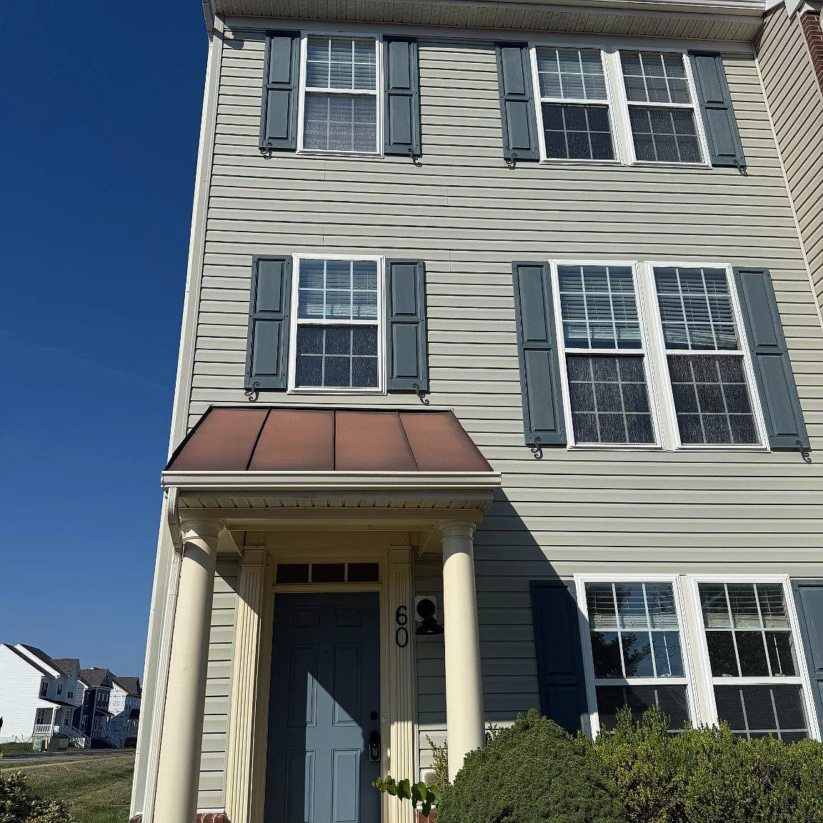 4 bed, 3.0 bath, 2572 sqft, $2,350 — Photo 1