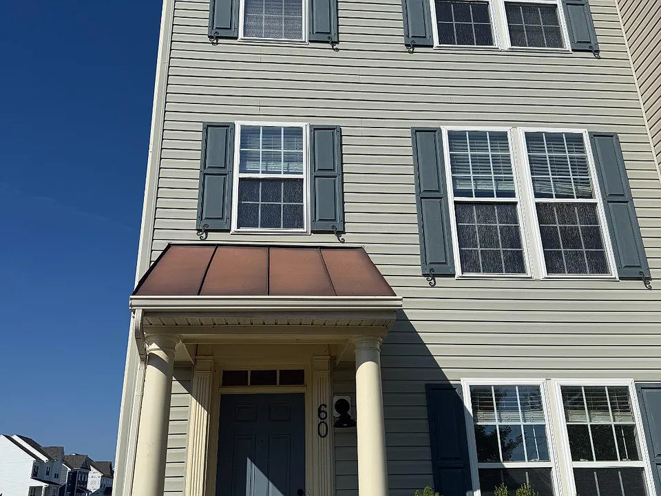 60 Deerbrook Dr