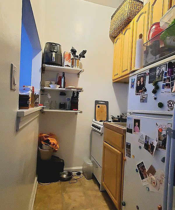 2nd image of 252 E 89th St APT 4C