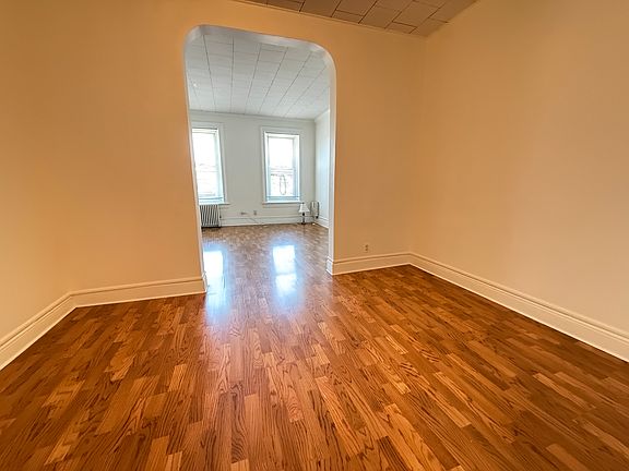 4th image of 295 Kingsland Ave #2