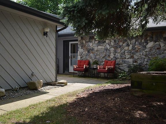 2nd image of 10001 Blossom Ln