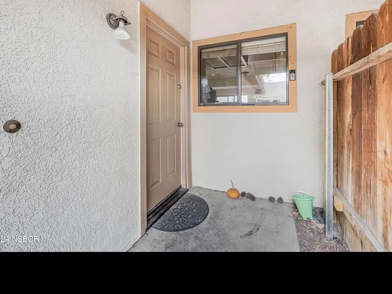 132 Village Circle Dr — Photo 1